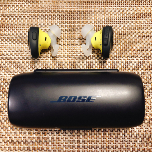 BOSE(ボーズ)の【美品・お得】BOSE Bluetooth SOUNDSPORT FREE スマホ/家電/カメラのオーディオ機器(ヘッドフォン/イヤフォン)の商品写真