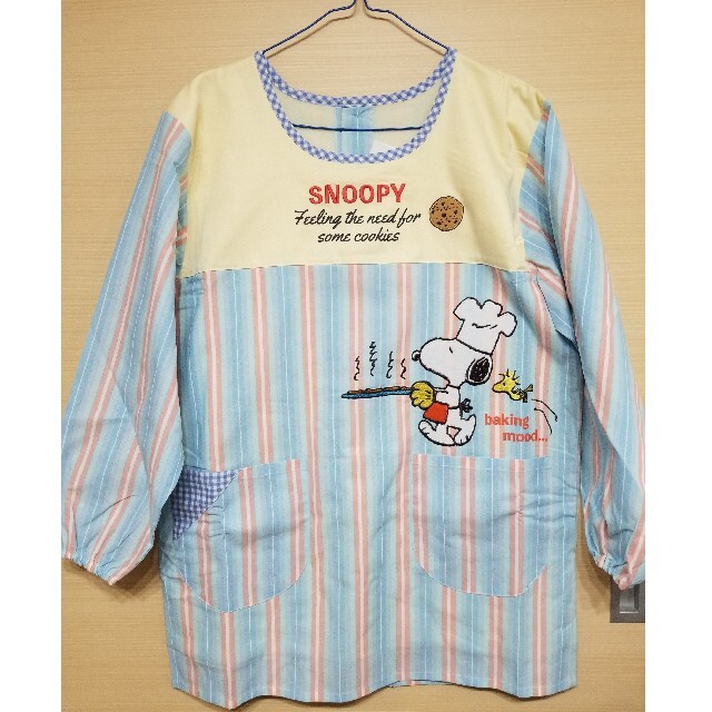 SNOOPY(スヌーピー)の匿名配送●新品●裏フリース　スヌーピー　エプロン　スモック レディースのレディース その他(その他)の商品写真