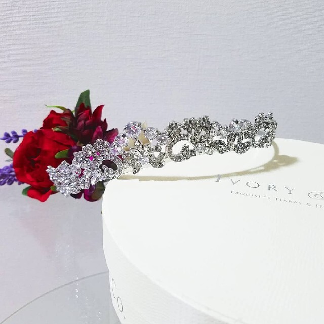 Vera Wang(ヴェラウォン)の【Ivory&co Christiana】ティアラ レディースのフォーマル/ドレス(その他)の商品写真