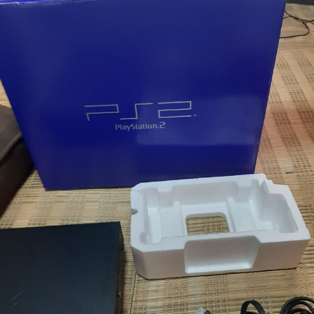 PlayStation2(プレイステーション2)のプレイステーション2型番15000 エンタメ/ホビーのゲームソフト/ゲーム機本体(家庭用ゲーム機本体)の商品写真