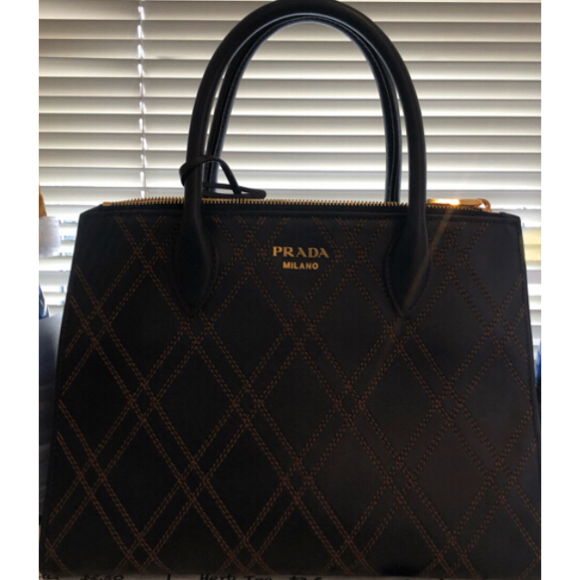 大幅お値下げ中！PRADA  1BG642   カナパ