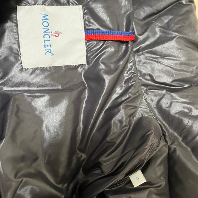 MONCLER(モンクレール)のモンクレール　シャイニーブラック　サイズ4 メンズのジャケット/アウター(ダウンジャケット)の商品写真