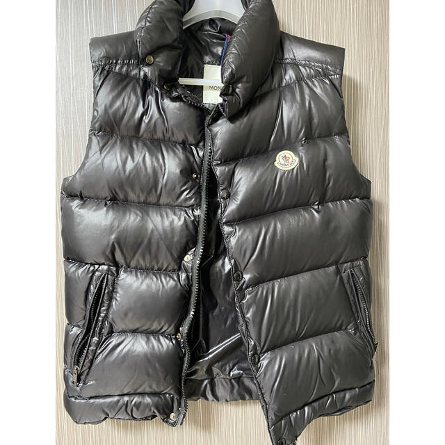 MONCLER(モンクレール)のモンクレール　シャイニーブラック　サイズ4 メンズのジャケット/アウター(ダウンジャケット)の商品写真