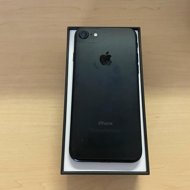 Apple(アップル)のiPhone 7 black 32GB スマホ/家電/カメラのスマートフォン/携帯電話(スマートフォン本体)の商品写真