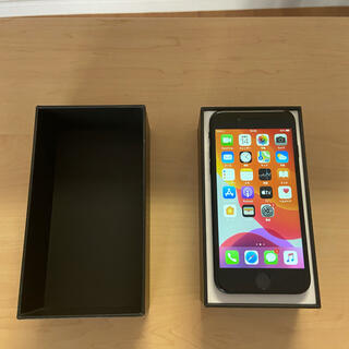 アップル(Apple)のiPhone 7 black 32GB(スマートフォン本体)