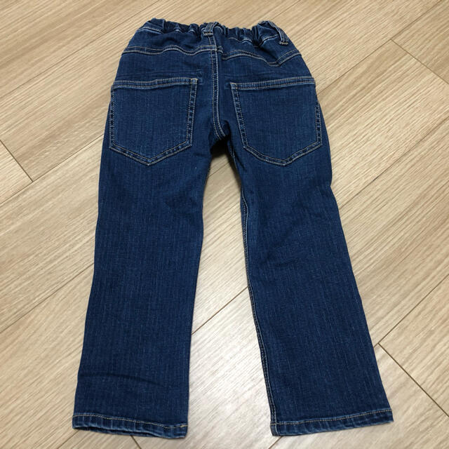 BeBe(ベベ)のBeBe SLAP SLIP ワッペン付きデニムパンツ 100サイズ キッズ/ベビー/マタニティのキッズ服男の子用(90cm~)(パンツ/スパッツ)の商品写真