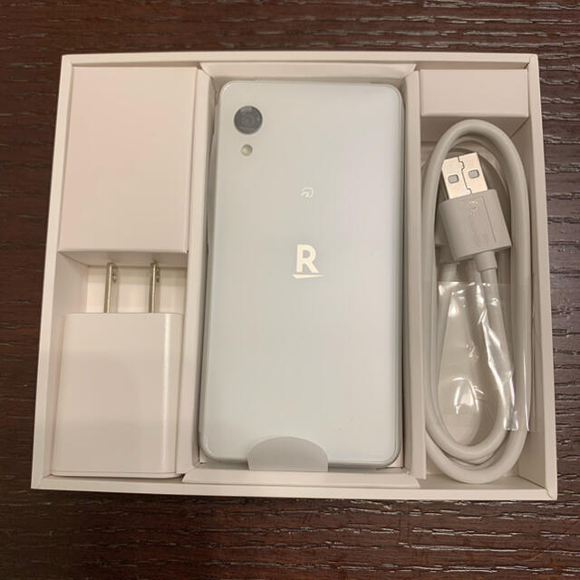 Rakuten(ラクテン)のRakuten Mini C330 ホワイト スマホ/家電/カメラのスマートフォン/携帯電話(スマートフォン本体)の商品写真