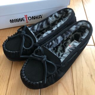 ミネトンカ(Minnetonka)の【yk❤︎様専用】新品♡ミネトンカ ファーモカシン 5M ブラック系 22cm(スリッポン/モカシン)