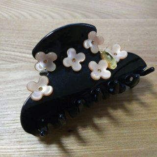 トッカ(TOCCA)のTOCCA 可愛いお花付きヘアクリップ(バレッタ/ヘアクリップ)