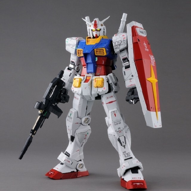 BANDAI(バンダイ)の【新品未開封】PG UNLEASHED 1/60 RX-78-2 ガンダム エンタメ/ホビーのおもちゃ/ぬいぐるみ(模型/プラモデル)の商品写真