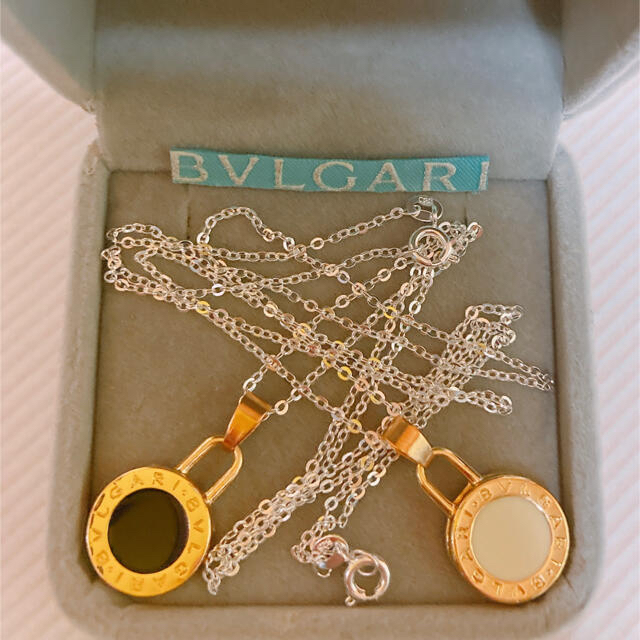 BVLGARI(ブルガリ)の『売り切り価格』ブルガリ　正規品　ミニ　チャーム　ネックレス　ペア　即日発送 レディースのアクセサリー(ネックレス)の商品写真