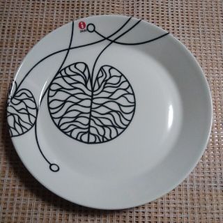 Iittala イッタラ ティーマ プレート セット 赤 白 26 21 ティーミの通販 By Acmy S Shop イッタラならラクマ Iittala イッタラ ティーマ プレート セット 赤 白 26 21 ティーミの通販 By Acmy S Shop イッタラならラクマ