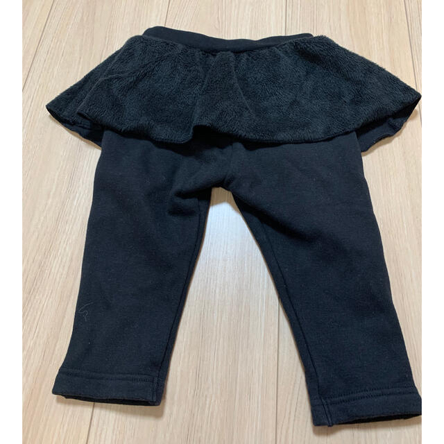 UNIQLO(ユニクロ)のユニクロ　裏起毛フリルパンツ　スカッツ  サイズ80 黒 キッズ/ベビー/マタニティのベビー服(~85cm)(パンツ)の商品写真