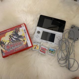 ニンテンドウ(任天堂)の3DS本体とカセット3点セット(携帯用ゲーム機本体)