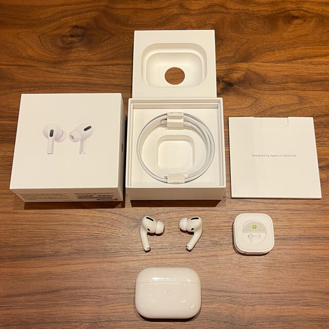 Apple(アップル)のAirPods Pro + iPhone11 Pro Max レザーケース スマホ/家電/カメラのオーディオ機器(ヘッドフォン/イヤフォン)の商品写真