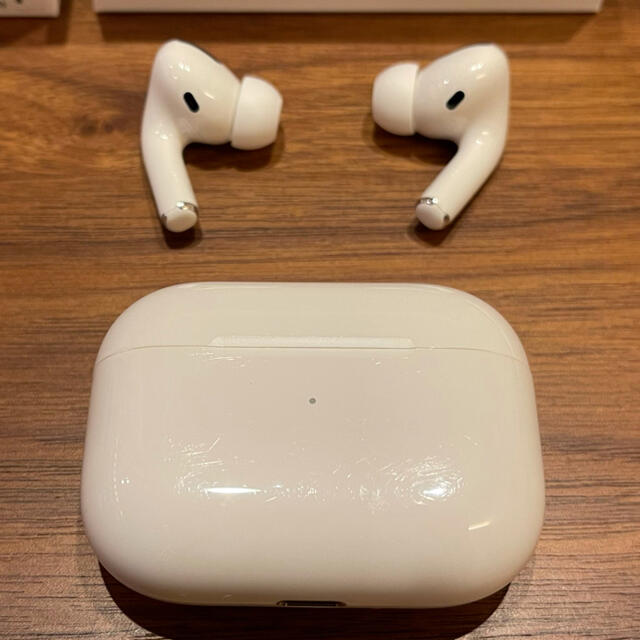 Apple(アップル)のAirPods Pro + iPhone11 Pro Max レザーケース スマホ/家電/カメラのオーディオ機器(ヘッドフォン/イヤフォン)の商品写真