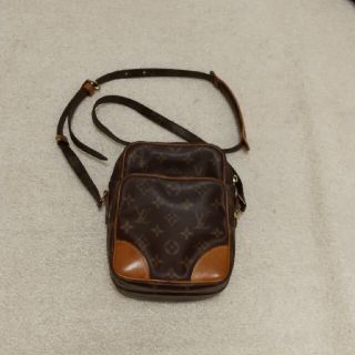 ルイヴィトン(LOUIS VUITTON)のポシェット(ショルダーバッグ)