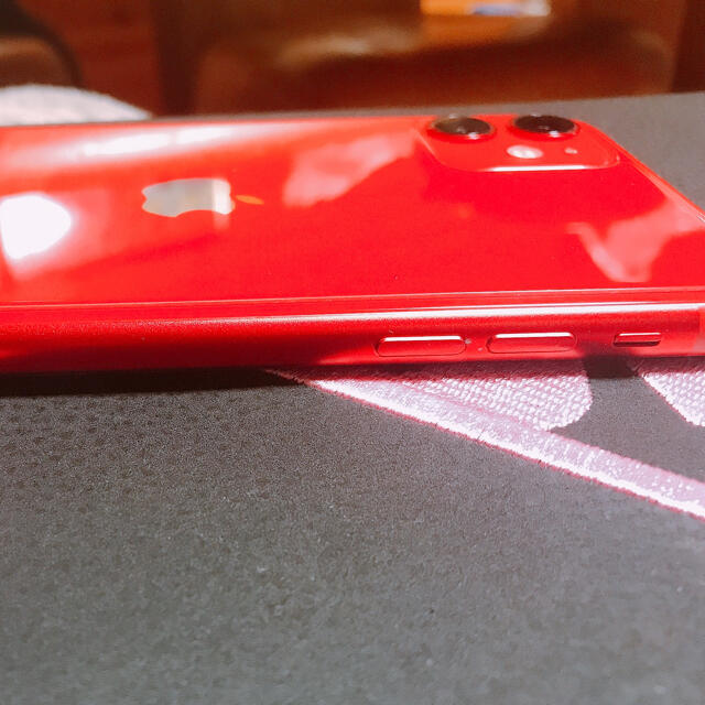 iPhone(アイフォーン)のiPhone11 product RED 64GB docomo スマホ/家電/カメラのスマートフォン/携帯電話(スマートフォン本体)の商品写真
