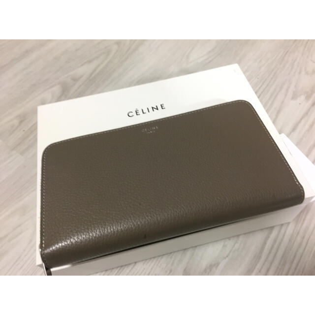 celine(セリーヌ)の【CELINE】ラージジップドマルチファンクション長財布 レディースのファッション小物(財布)の商品写真