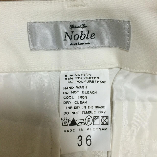 Noble(ノーブル)のクロップドパンツ（白） レディースのパンツ(クロップドパンツ)の商品写真