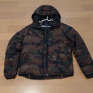 ザラ(ZARA)のZARA　カモフラダウンジャケット(ダウンジャケット)