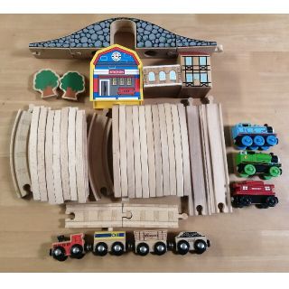 フィッシャープライス(Fisher-Price)の木製レール　トーマス&パーシー他(電車のおもちゃ/車)