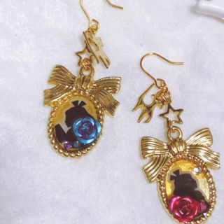 ハンドメイド アリス シルエット レジン ピアス(ピアス)