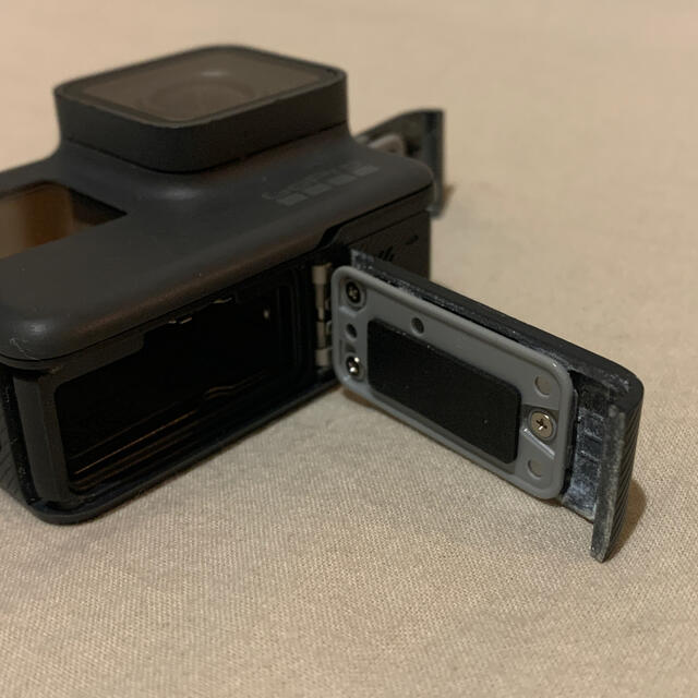 GoPro(ゴープロ)のGoPro HERO5 Black 予備バッテリー&microSD64GB付 スマホ/家電/カメラのカメラ(ビデオカメラ)の商品写真