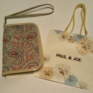 ポールアンドジョー(PAUL & JOE)のポール＆ジョー　ストラップ付きマルチケース(ノベルティグッズ)