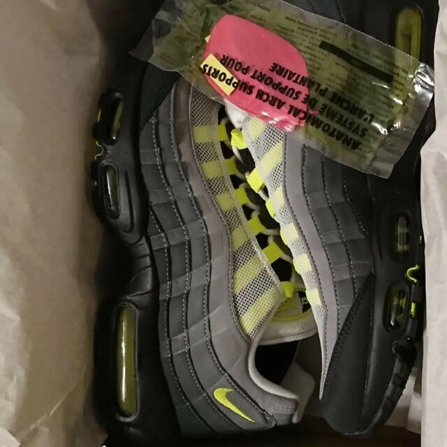 NIKE(ナイキ)のNIKE AIR MAX 95 OG NEON YELLOW 2020 27cm メンズの靴/シューズ(スニーカー)の商品写真