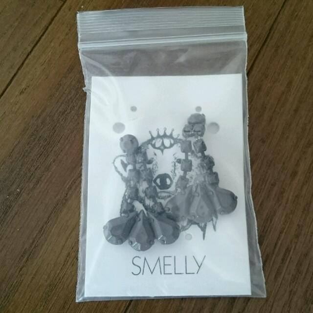 KBF(ケービーエフ)のSMELLY ビジューピアス レディースのアクセサリー(ピアス)の商品写真