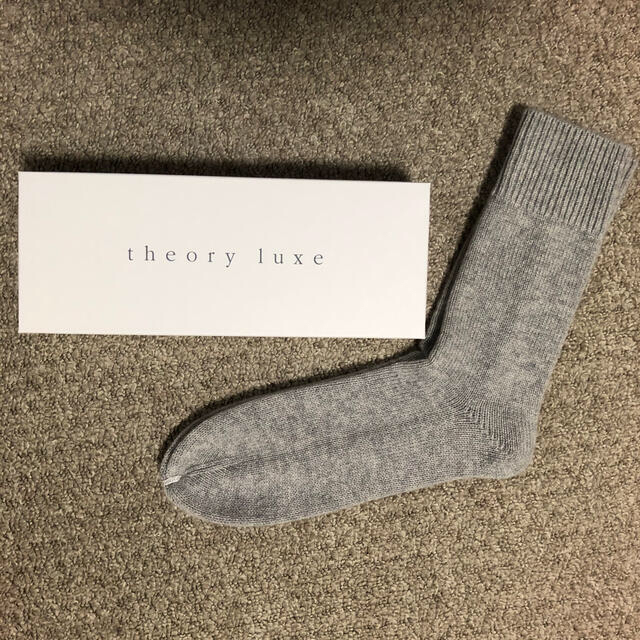 Theory luxe(セオリーリュクス)のTheory theory luxe ノベルティ カシミア100% 靴下 新品 レディースのレッグウェア(ソックス)の商品写真