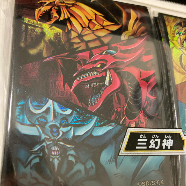 遊戯王(ユウギオウ)の遊戯王　未開封スリーブ　三幻神　プロテクターセット　限定商品 エンタメ/ホビーのトレーディングカード(カードサプライ/アクセサリ)の商品写真