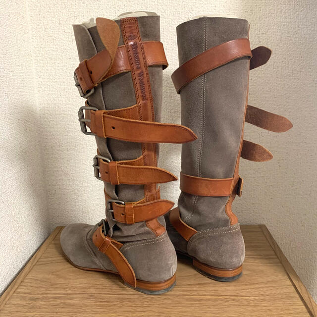 Vivienne Westwood(ヴィヴィアンウエストウッド)のVivienne Westwood スエードパイレーツブーツ レディースの靴/シューズ(ブーツ)の商品写真