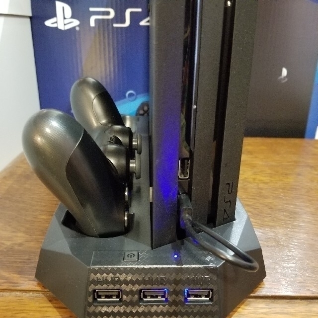 PS4 Pro(SSD 1TB換装済) コントローラー・Pro専用縦置きスタンド PS4 Pro(SSD 1TB換装済) コントローラー・Pro専用縦置きスタンド
