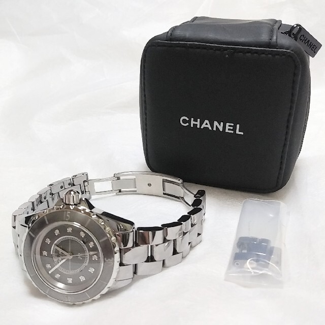 CHANEL(シャネル)の【ぱーる様専用】シャネルJ12腕時計☆12Pダイヤ・チタンセラミック レディースのファッション小物(腕時計)の商品写真