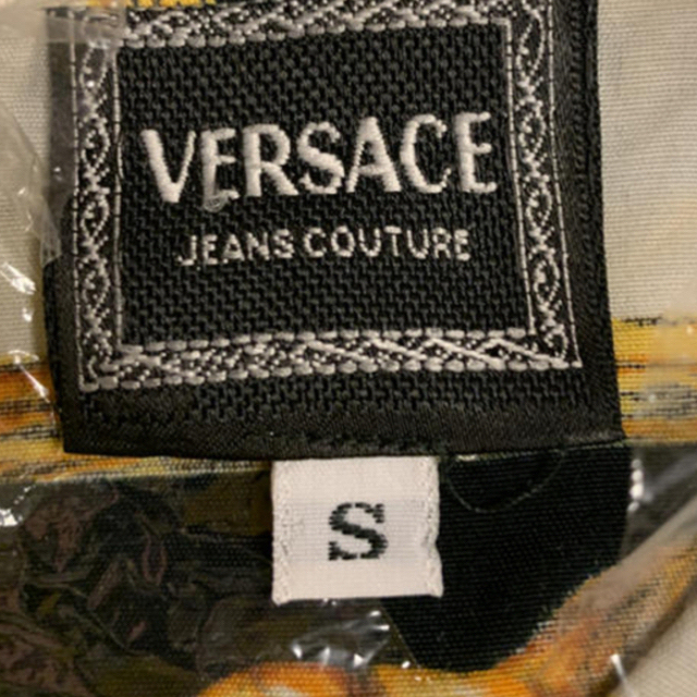 Gianni Versace(ジャンニヴェルサーチ)の✨未使用　VERSACE シルク100% 豹柄ブラウス✨ レディースのトップス(シャツ/ブラウス(長袖/七分))の商品写真