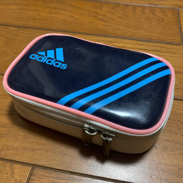 adidas(アディダス)のadidasポーチ スポーツ/アウトドアのランニング(その他)の商品写真