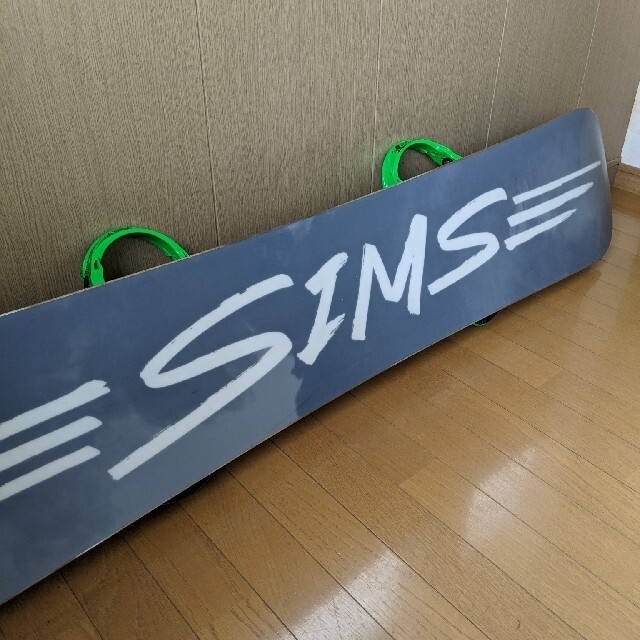 SIMS(シムス)の2017年モデル　2点セット　SIMS　ELAN　板、バインセット スポーツ/アウトドアのスノーボード(ボード)の商品写真