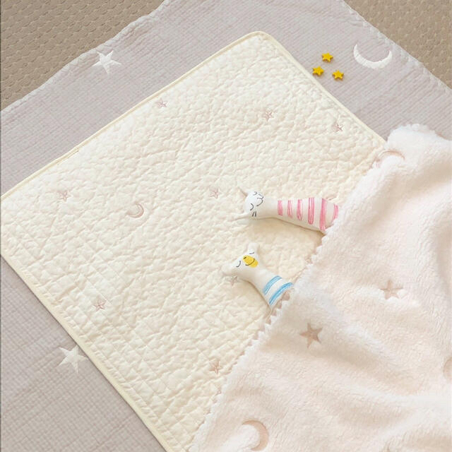 ♡♡♡みん様専用　月と星ゴールド刺繍　韓国イブル おむつ替えマット／45×70 キッズ/ベビー/マタニティのおむつ/トイレ用品(おむつ替えマット)の商品写真