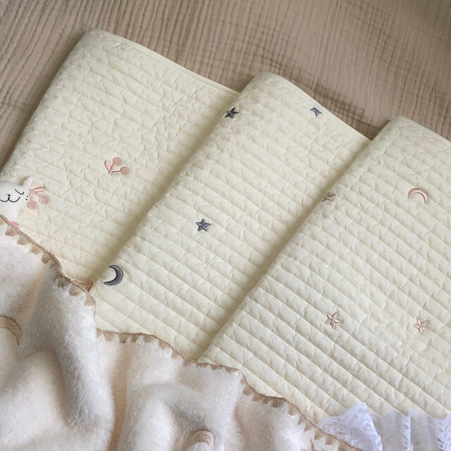 ♡♡♡みん様専用　月と星ゴールド刺繍　韓国イブル おむつ替えマット／45×70 キッズ/ベビー/マタニティのおむつ/トイレ用品(おむつ替えマット)の商品写真