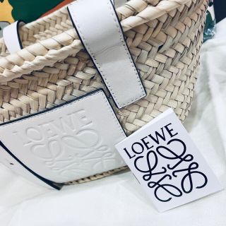 ロエベ(LOEWE)の【こころ様専用】ロエベ♡白♡カゴバック♡新品未使用(かごバッグ/ストローバッグ)