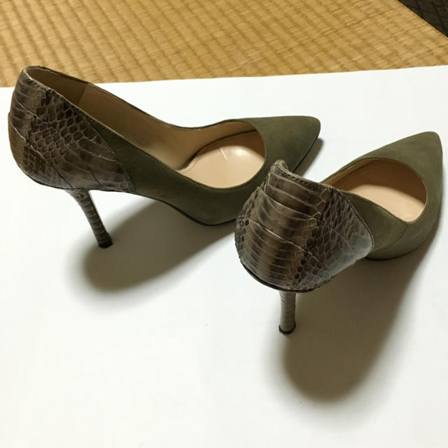 Enzo Angiolini(エンゾーアンジョリーニ)のパイソン×グリーンスエード パンプス レディースの靴/シューズ(ハイヒール/パンプス)の商品写真