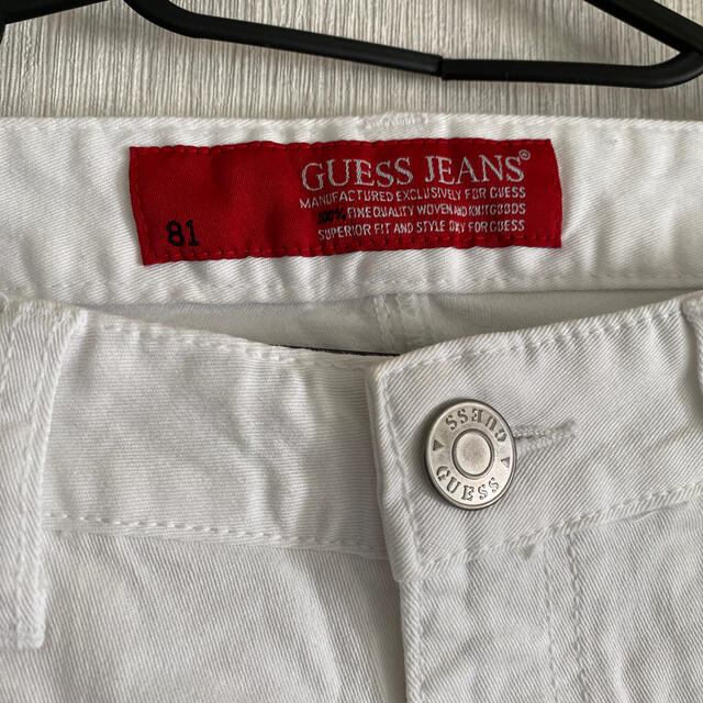 GUESS(ゲス)のゲス　guess デニム　ホワイト　新品 メンズのパンツ(デニム/ジーンズ)の商品写真