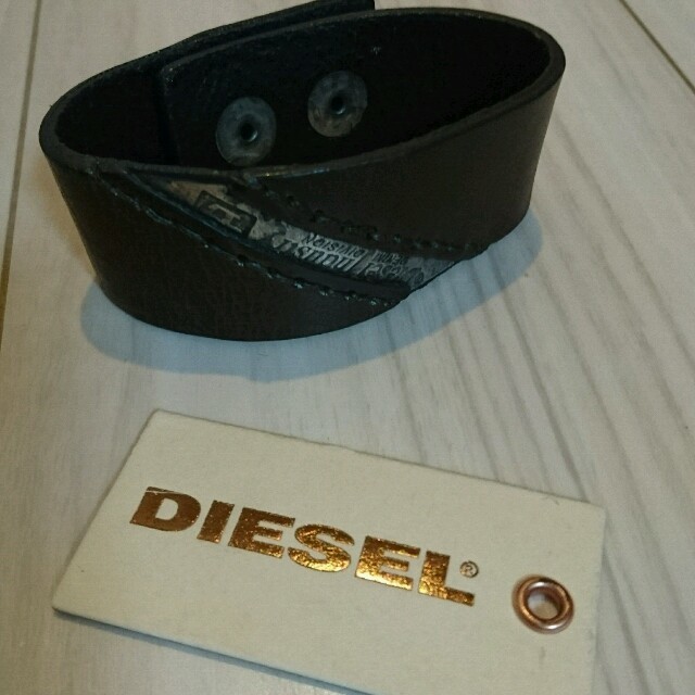 DIESEL(ディーゼル)の新品 diesel レザーブレス メンズのアクセサリー(ブレスレット)の商品写真