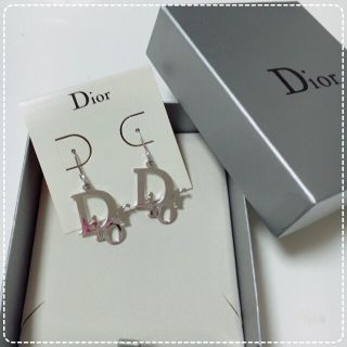 ディオール(Dior)のDiorロゴピアス♡(ピアス)