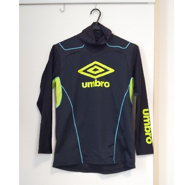 UMBRO(アンブロ)のアンブロ 長袖 シャツ（メンズLサイズ） スポーツ/アウトドアのサッカー/フットサル(ウェア)の商品写真