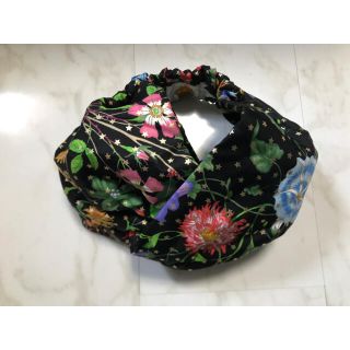 Gucci - グッチ ベッドターバン ヘアバンド フローラ スタープリント
