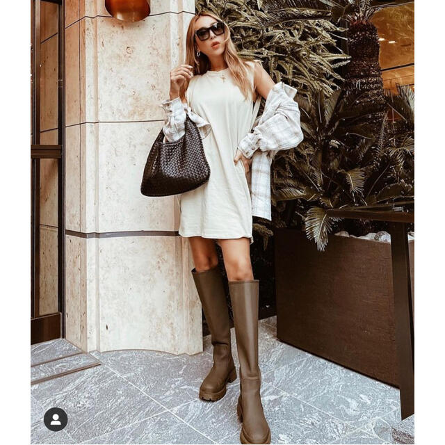 ZARA - ZARA新品ラバー仕上げフラットブーツの通販 by mak's ZARA - ZARA新品ラバー仕上げフラットブーツの通販 by mak's