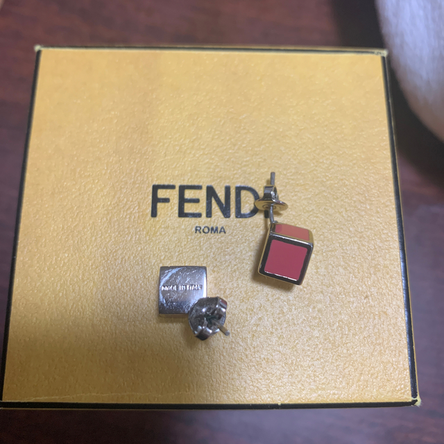 FENDI フェンディー　ピアス　ピンク